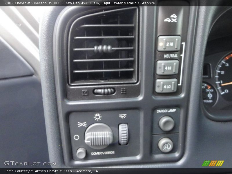 Controls of 2002 Silverado 3500 LT Crew Cab 4x4 Dually
