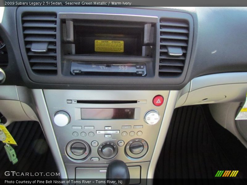 Seacrest Green Metallic / Warm Ivory 2009 Subaru Legacy 2.5i Sedan