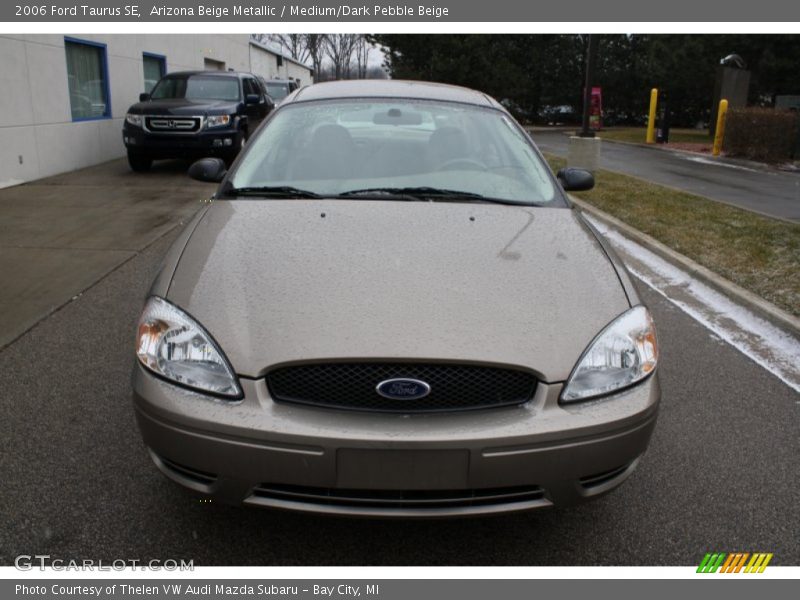 Arizona Beige Metallic / Medium/Dark Pebble Beige 2006 Ford Taurus SE