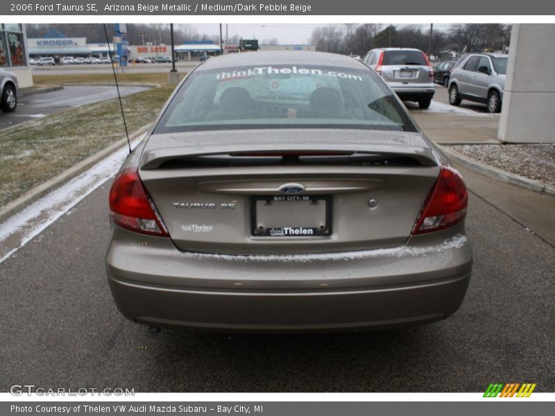 Arizona Beige Metallic / Medium/Dark Pebble Beige 2006 Ford Taurus SE