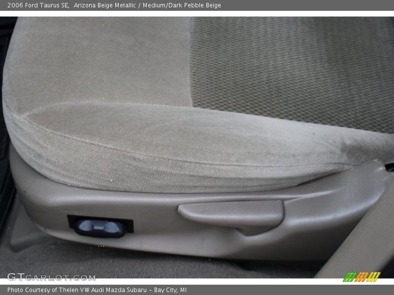 Arizona Beige Metallic / Medium/Dark Pebble Beige 2006 Ford Taurus SE