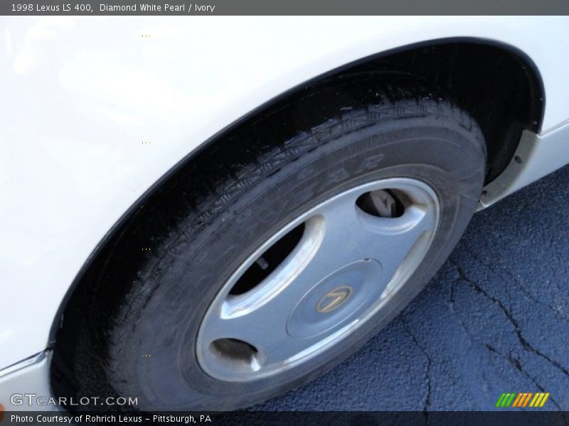 Diamond White Pearl / Ivory 1998 Lexus LS 400