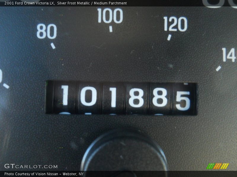 Silver Frost Metallic / Medium Parchment 2001 Ford Crown Victoria LX
