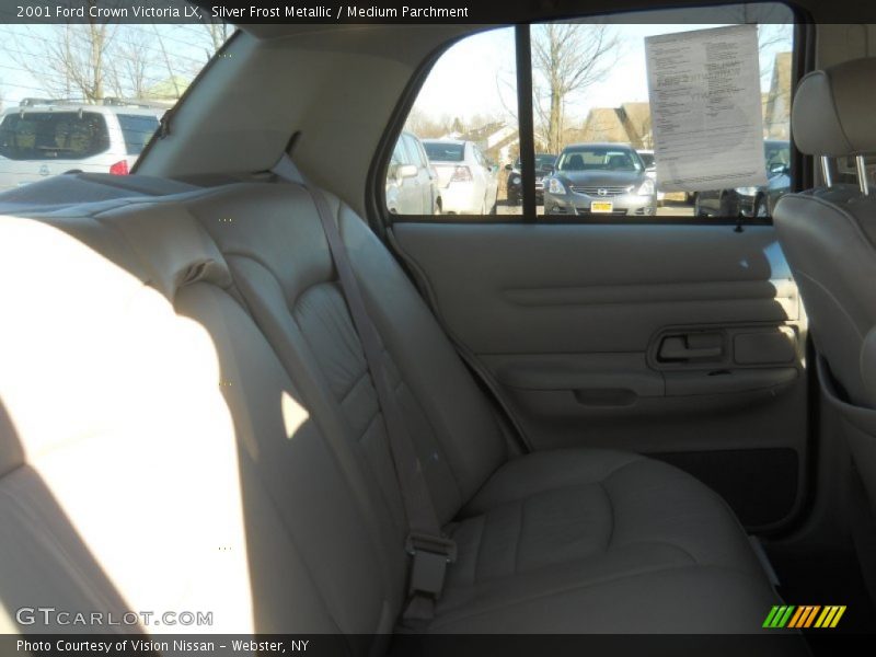 Silver Frost Metallic / Medium Parchment 2001 Ford Crown Victoria LX