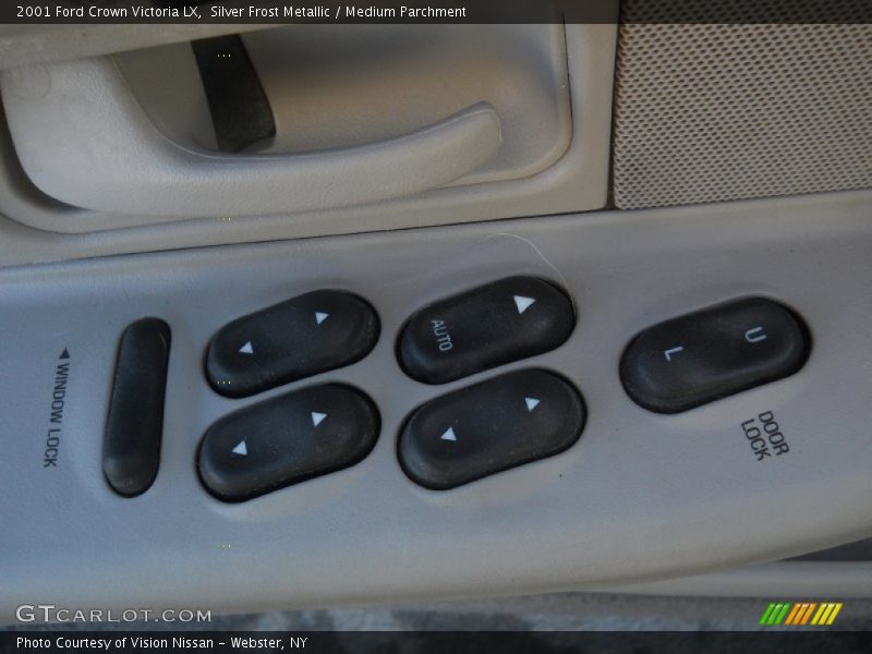 Silver Frost Metallic / Medium Parchment 2001 Ford Crown Victoria LX