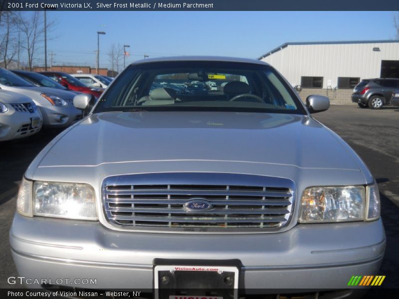 Silver Frost Metallic / Medium Parchment 2001 Ford Crown Victoria LX