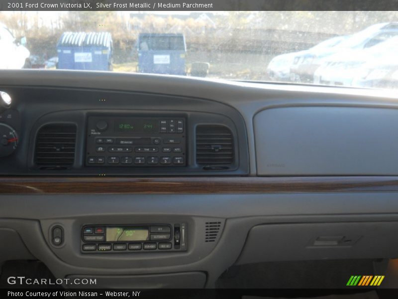 Silver Frost Metallic / Medium Parchment 2001 Ford Crown Victoria LX