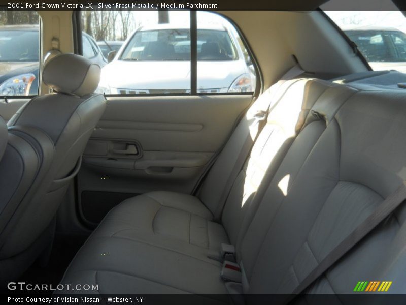 Silver Frost Metallic / Medium Parchment 2001 Ford Crown Victoria LX