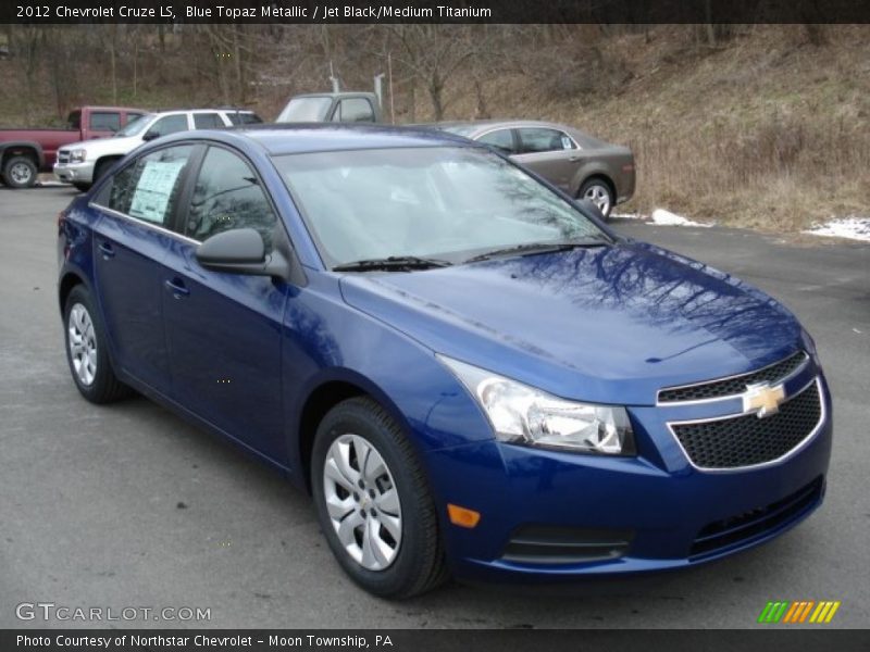 Front 3/4 View of 2012 Cruze LS