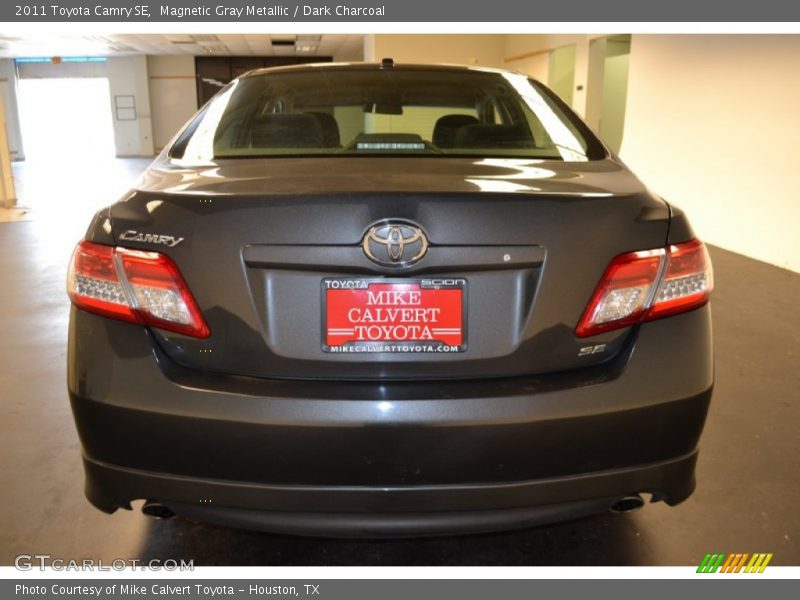Magnetic Gray Metallic / Dark Charcoal 2011 Toyota Camry SE