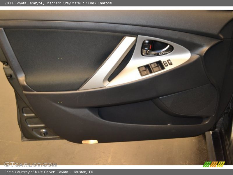 Magnetic Gray Metallic / Dark Charcoal 2011 Toyota Camry SE