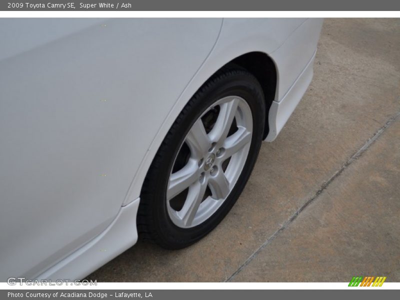 Super White / Ash 2009 Toyota Camry SE