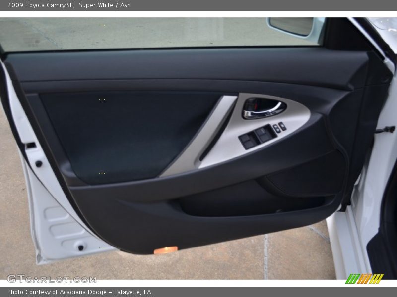 Super White / Ash 2009 Toyota Camry SE