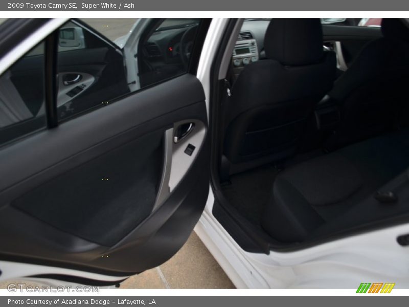 Super White / Ash 2009 Toyota Camry SE