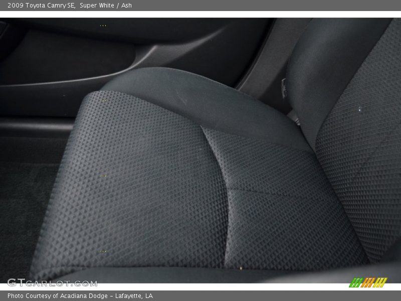 Super White / Ash 2009 Toyota Camry SE