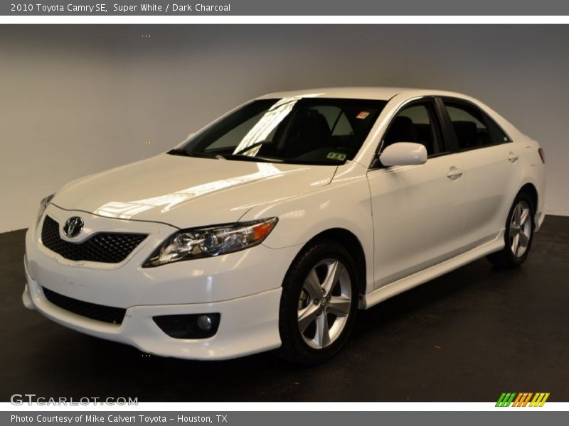 Super White / Dark Charcoal 2010 Toyota Camry SE