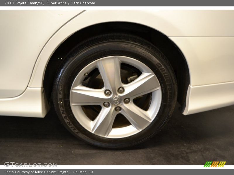 Super White / Dark Charcoal 2010 Toyota Camry SE