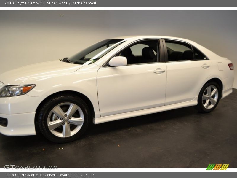 Super White / Dark Charcoal 2010 Toyota Camry SE
