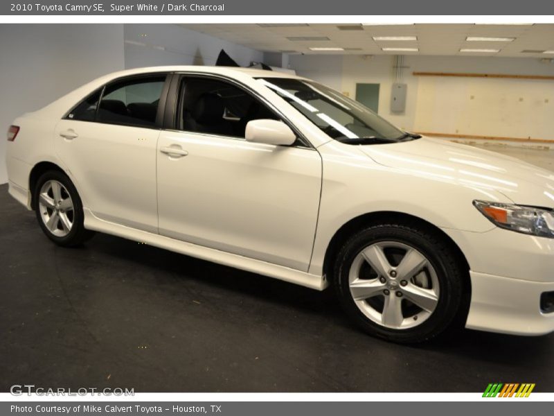 Super White / Dark Charcoal 2010 Toyota Camry SE