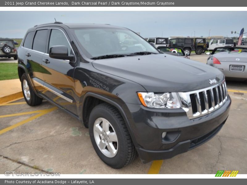Front 3/4 View of 2011 Grand Cherokee Laredo