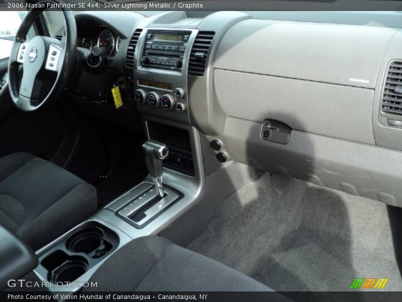 Silver Lightning Metallic / Graphite 2006 Nissan Pathfinder SE 4x4