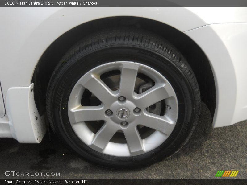Aspen White / Charcoal 2010 Nissan Sentra 2.0 SR
