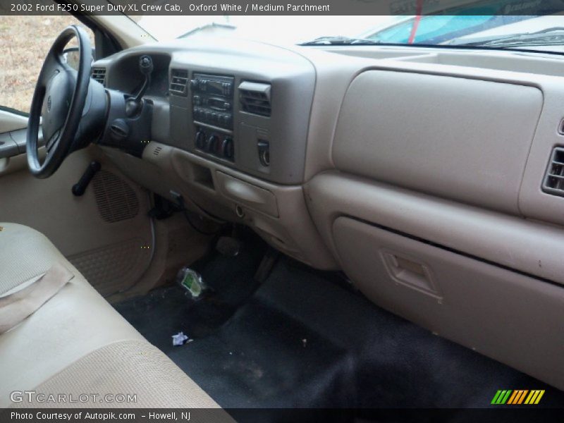 Oxford White / Medium Parchment 2002 Ford F250 Super Duty XL Crew Cab