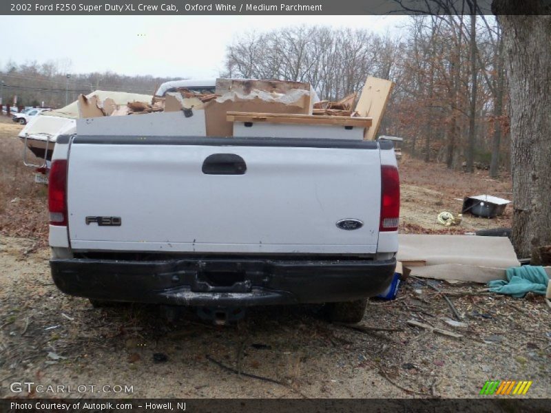 Oxford White / Medium Parchment 2002 Ford F250 Super Duty XL Crew Cab