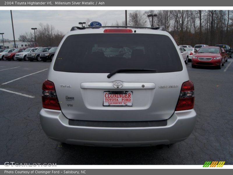 Millenium Silver Metallic / Ash 2004 Toyota Highlander V6