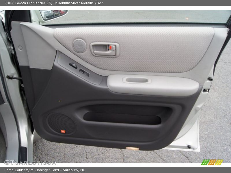 Millenium Silver Metallic / Ash 2004 Toyota Highlander V6