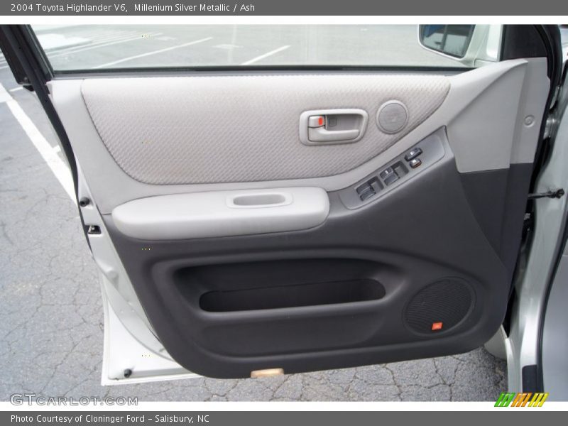 Millenium Silver Metallic / Ash 2004 Toyota Highlander V6