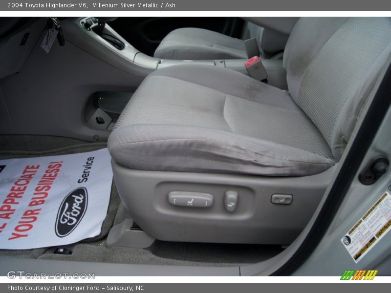 Millenium Silver Metallic / Ash 2004 Toyota Highlander V6