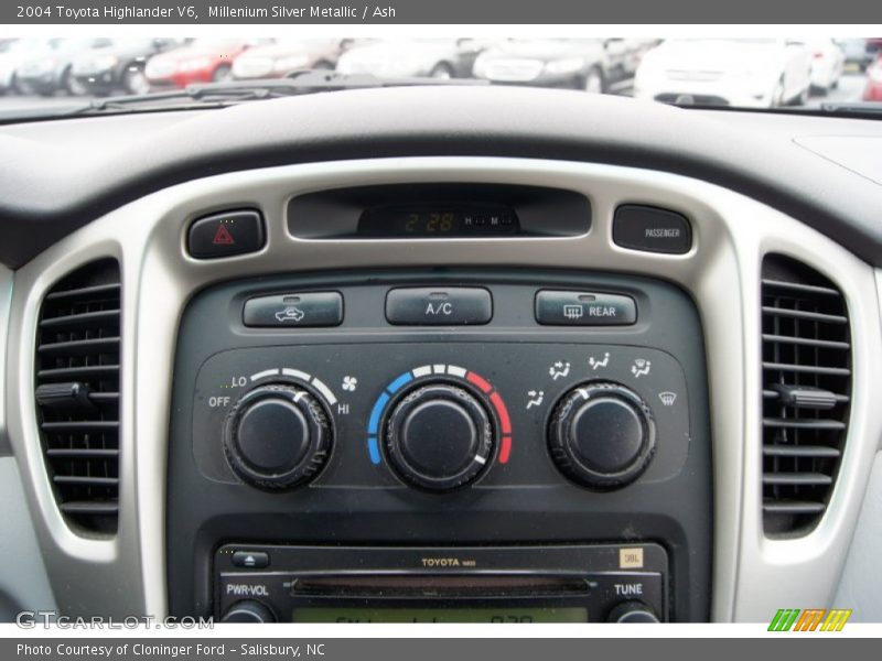Millenium Silver Metallic / Ash 2004 Toyota Highlander V6