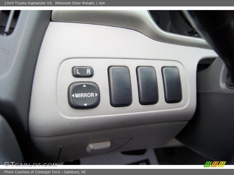 Millenium Silver Metallic / Ash 2004 Toyota Highlander V6