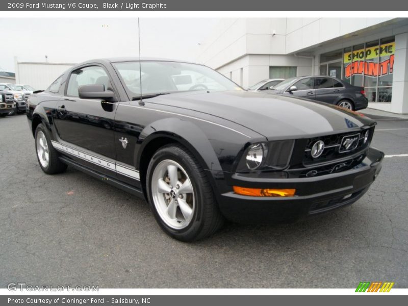 Front 3/4 View of 2009 Mustang V6 Coupe