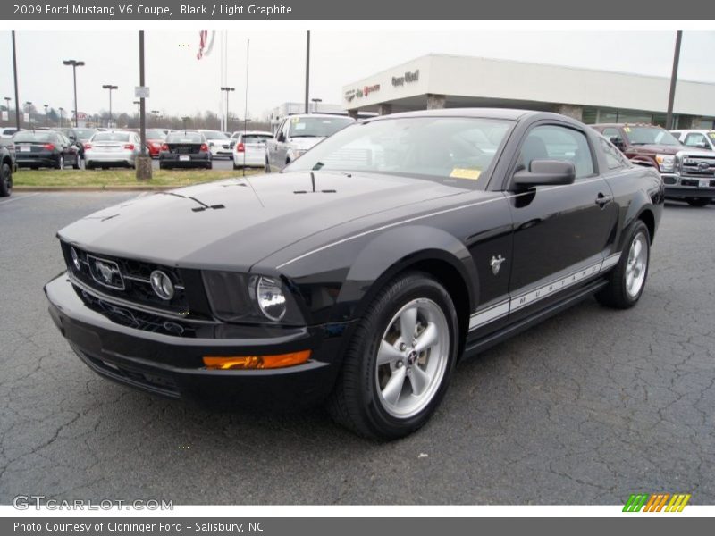 Front 3/4 View of 2009 Mustang V6 Coupe