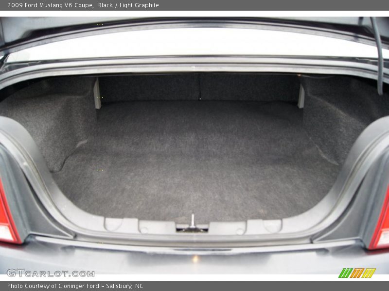  2009 Mustang V6 Coupe Trunk