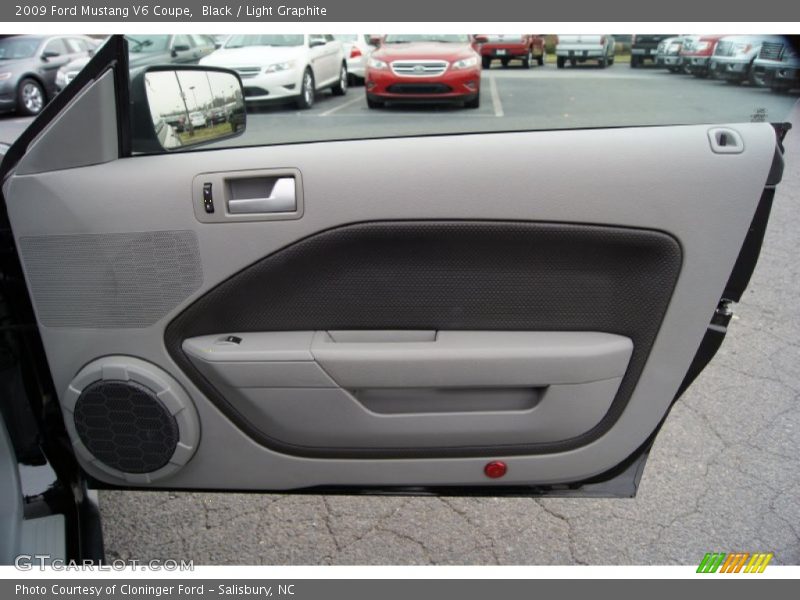 Door Panel of 2009 Mustang V6 Coupe