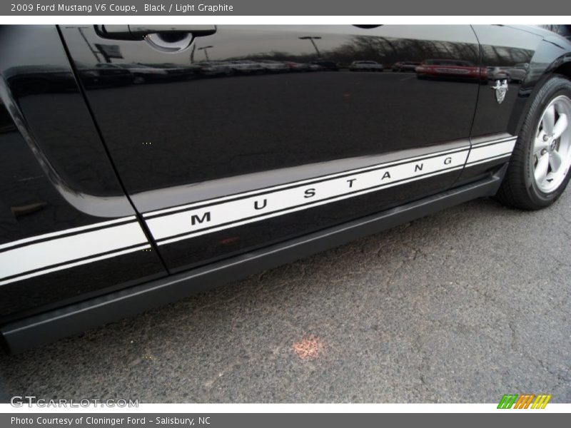 Black / Light Graphite 2009 Ford Mustang V6 Coupe