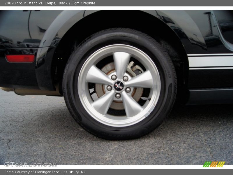  2009 Mustang V6 Coupe Wheel