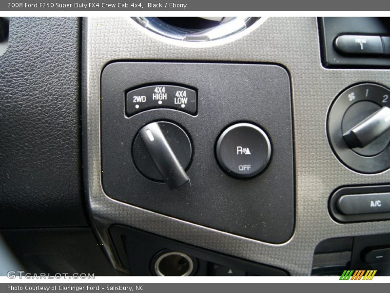 Controls of 2008 F250 Super Duty FX4 Crew Cab 4x4