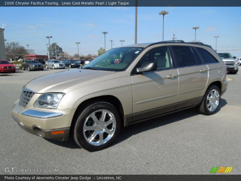 Front 3/4 View of 2006 Pacifica Touring