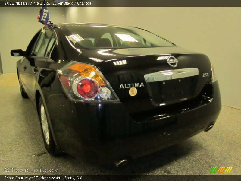 Super Black / Charcoal 2011 Nissan Altima 2.5 S