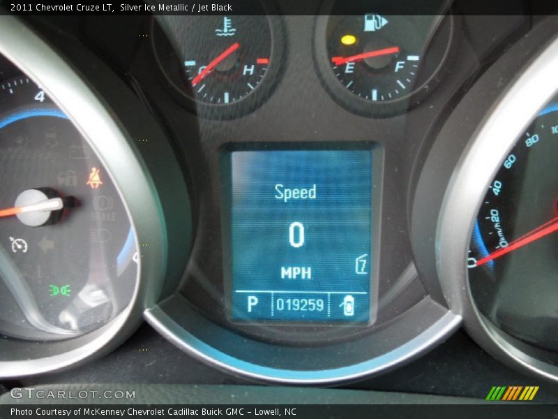 Silver Ice Metallic / Jet Black 2011 Chevrolet Cruze LT