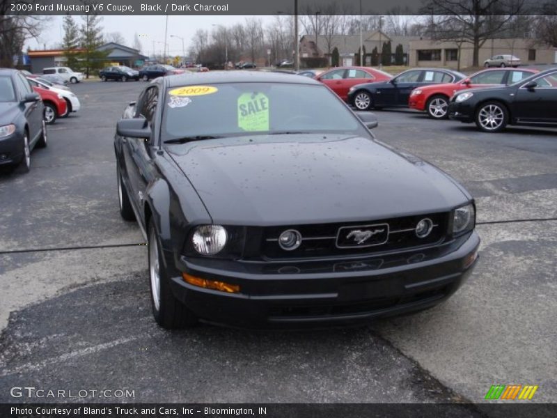 Black / Dark Charcoal 2009 Ford Mustang V6 Coupe