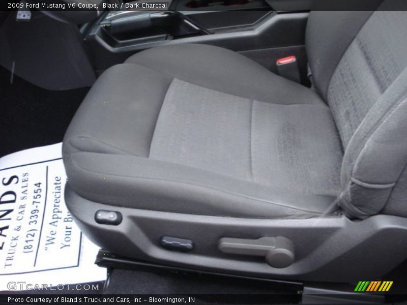 Black / Dark Charcoal 2009 Ford Mustang V6 Coupe