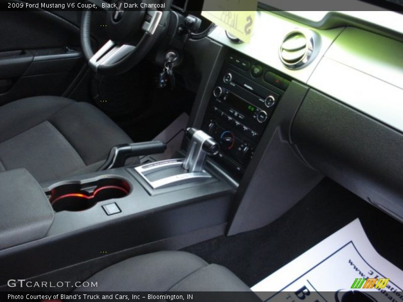 Black / Dark Charcoal 2009 Ford Mustang V6 Coupe