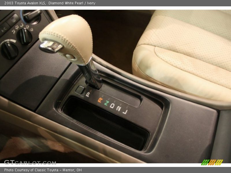 Diamond White Pearl / Ivory 2003 Toyota Avalon XLS