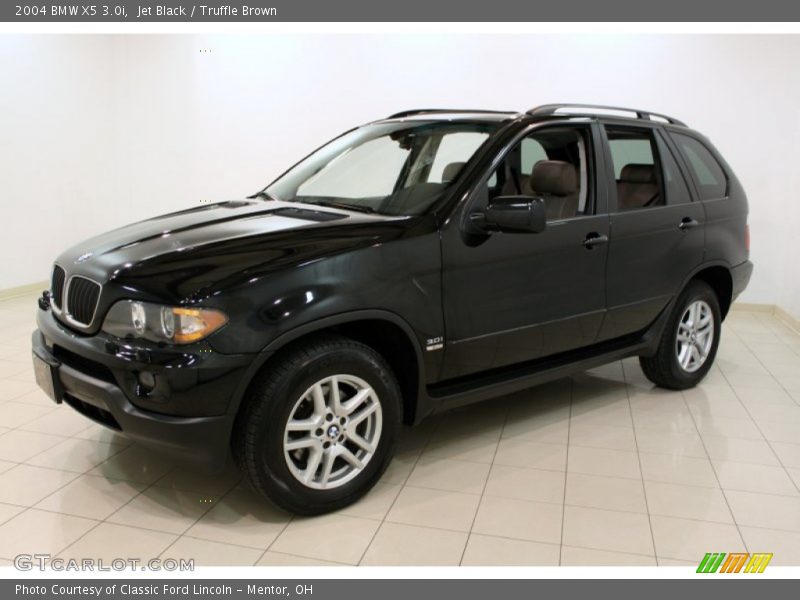 Front 3/4 View of 2004 X5 3.0i