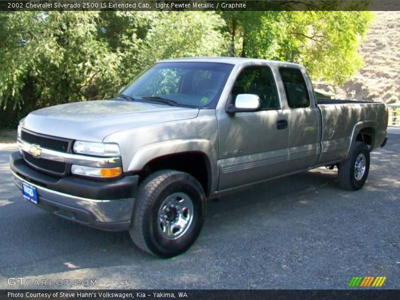 Light Pewter Metallic / Graphite 2002 Chevrolet Silverado 2500 LS Extended Cab